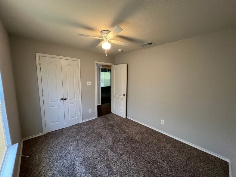 Building Photo - 8126 Marydean Ave