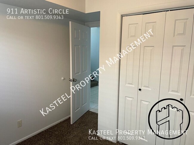 Building Photo - 911 Artistic Cir