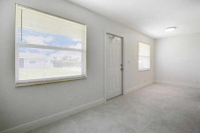 Building Photo - 1816 Prairie Rd