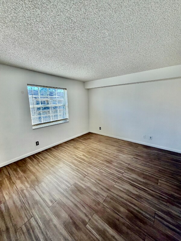 Building Photo - 1130 Lake Shore Dr