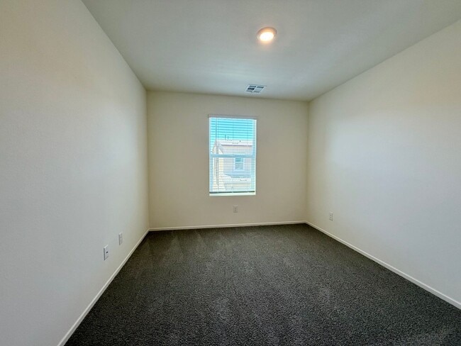 Building Photo - BRAND NEW 3 BED 2.5 BATH 2 CAR GARAGE TOWN...