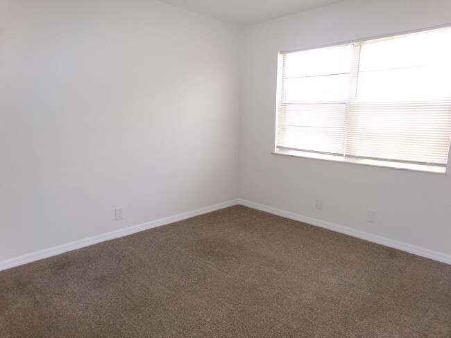 Building Photo - 1554 SE Royal Green Cir