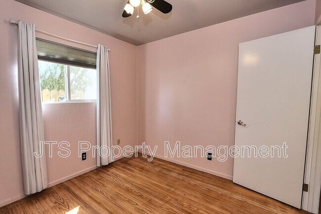 Building Photo - 2128 W La Loma Dr