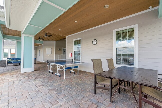 Building Photo - The Ellis