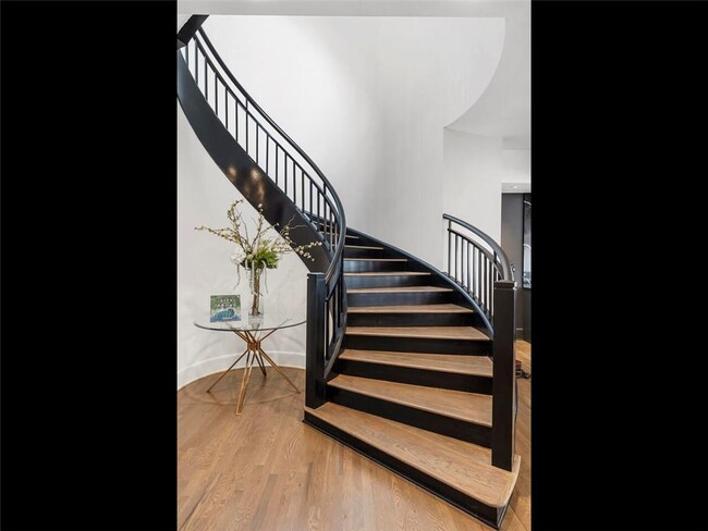 Building Photo - 997 Davis Dr NW