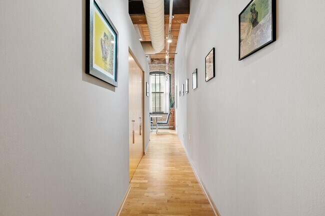 Building Photo - 400 N 1st St