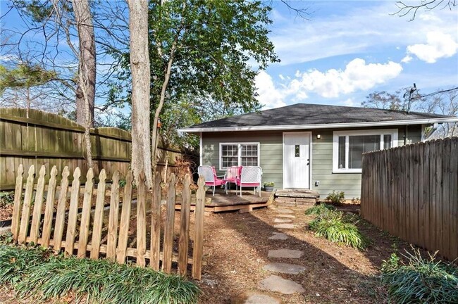 Primary Photo - 2070 Ridgedale Rd NE