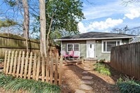 Building Photo - 2070 Ridgedale Rd NE