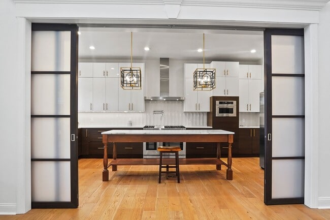 Building Photo - Pool/ Waterfront/ Custom Home in Waterways!