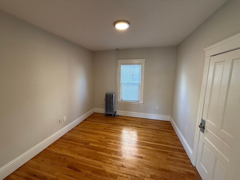 Building Photo - 148 Vernon St