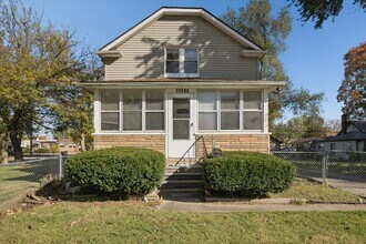 Building Photo - Redford - 3 Bedroom - $1,400/month