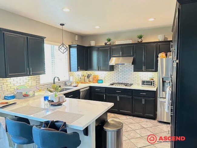 Building Photo - 2-Story Home In Southwest!