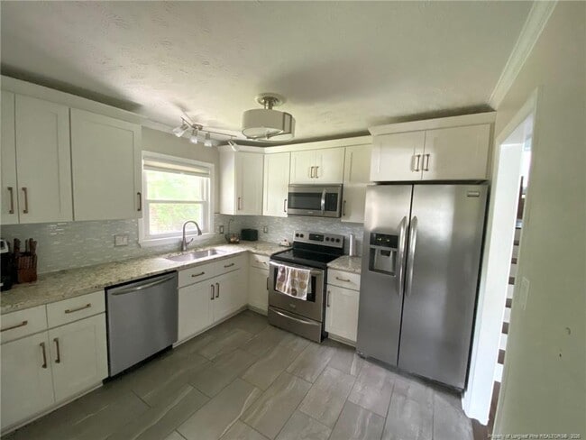 Building Photo - 3308 Cranbrook Dr