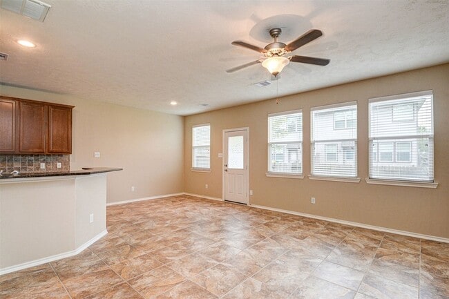 Building Photo - 23 Fairlee Ct