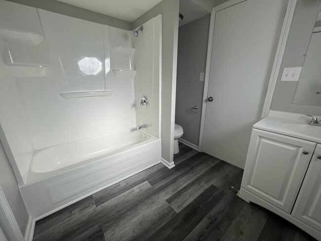 Building Photo - 1816 Kelly Ave