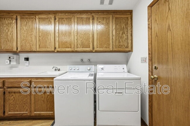 Building Photo - 618 Banister Ln