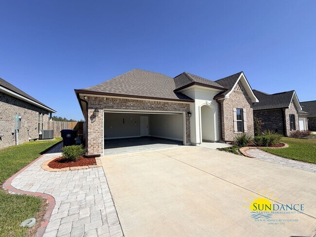 Building Photo - Custom-crafted details shine throughout this stunning 3-bedroom home in Magnolia at the Bluffs in...