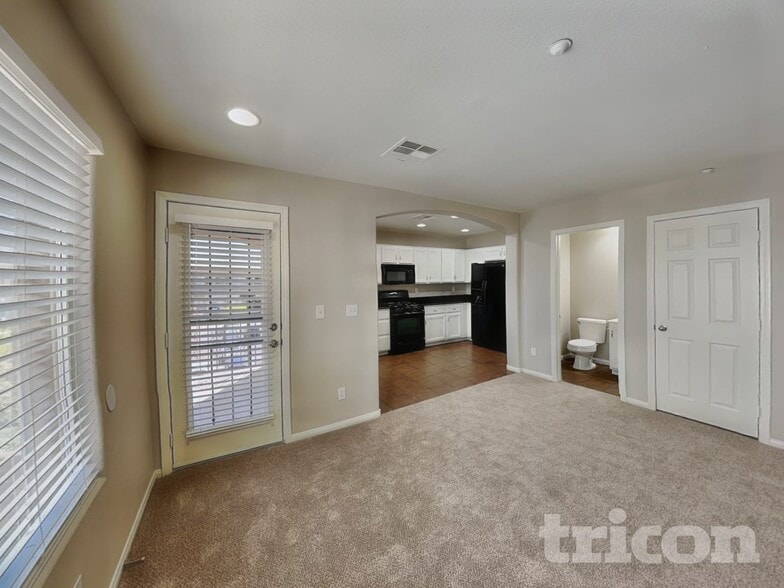 Building Photo - 8921 Paula Jean Ave