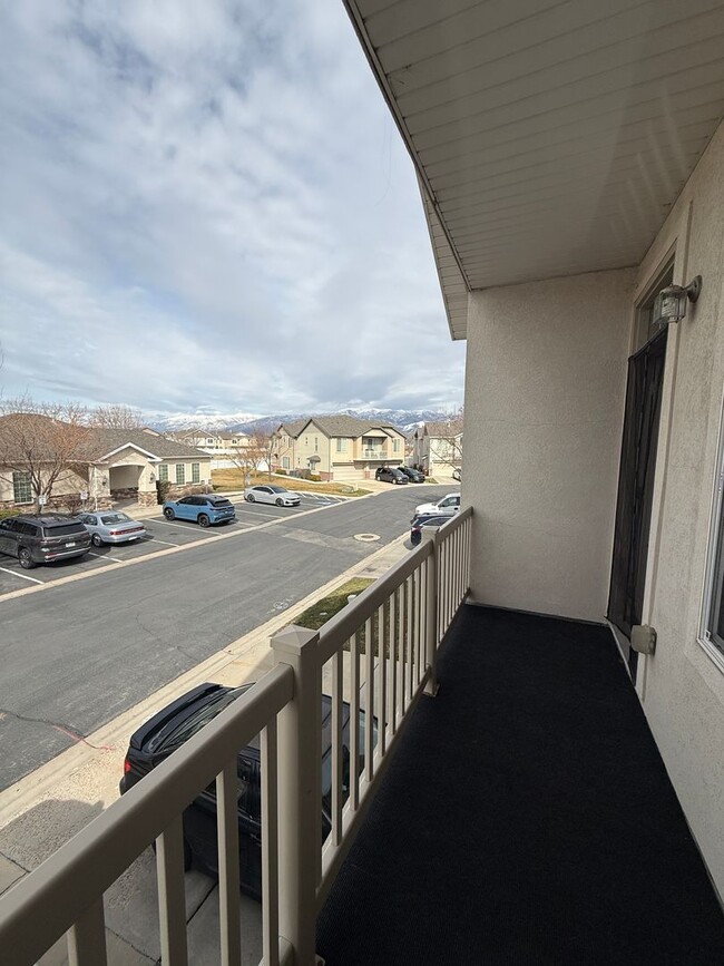 Building Photo - Beautifully Updated Foxboro Townhome – Steps from Nature Trails