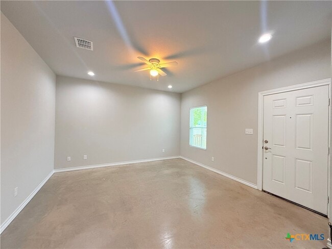 Building Photo - 607 E Martindale St