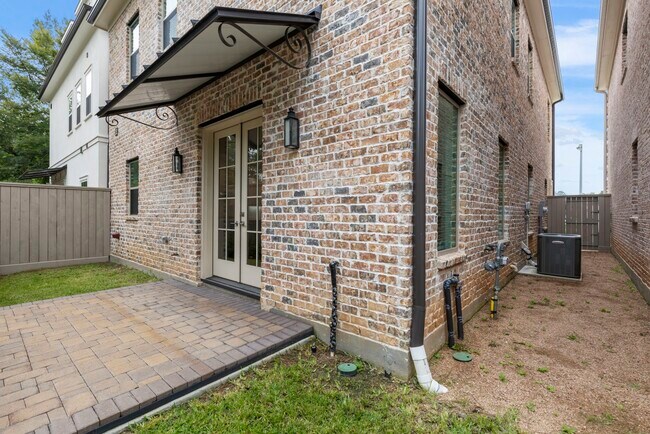 Building Photo - 106 Cinder Berry St