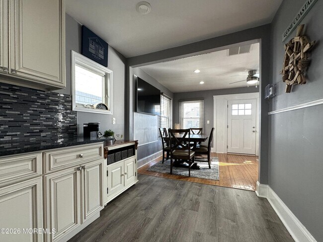 Building Photo - 208 15th Ave