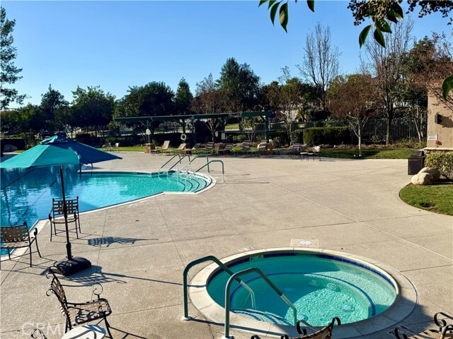 Building Photo - 924 Essex Rd