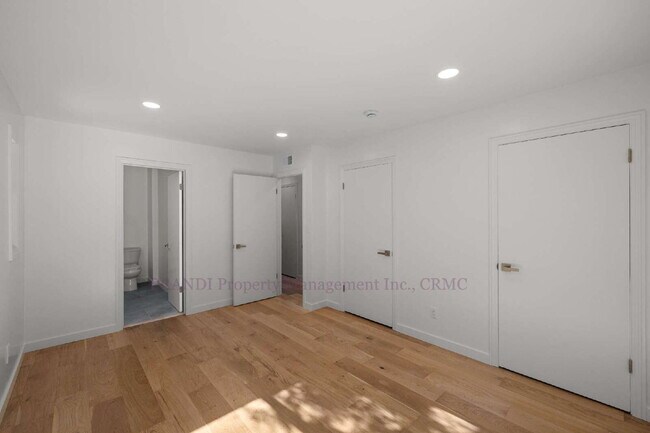 Building Photo - SPECIAL 2 WEEKS FREE RENT! Sun Valley Triplex, Fully Renovated with Attention to detail