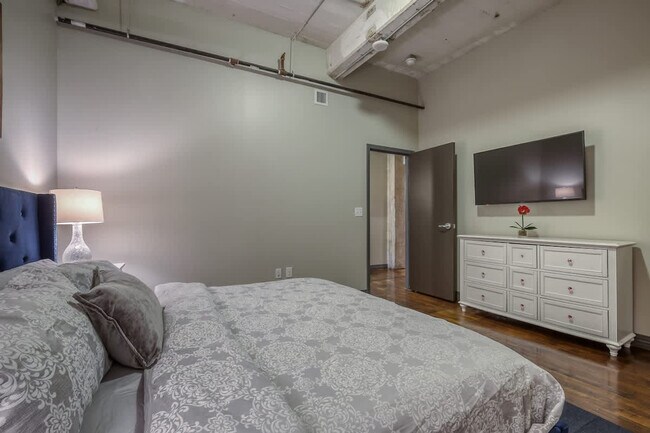 Building Photo - 500 S Ervay St