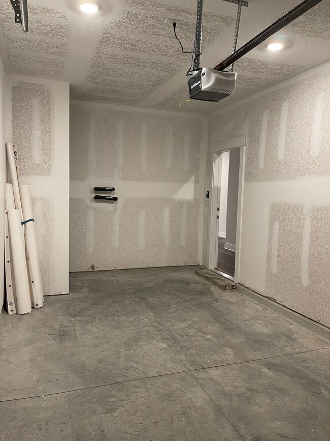 Building Photo - 1630 Iroquois Ct