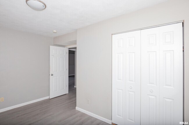 Building Photo - 3430 Holiday Ct