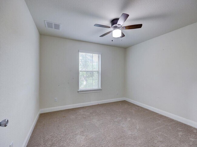 Building Photo - 4312 Privacy Hedge St