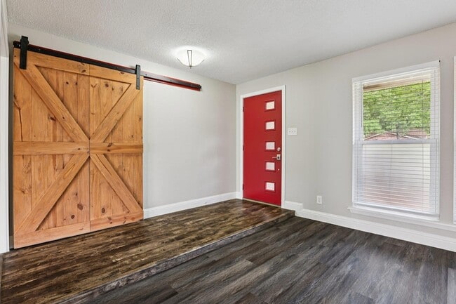 Building Photo - 5900 Gateshead Dr