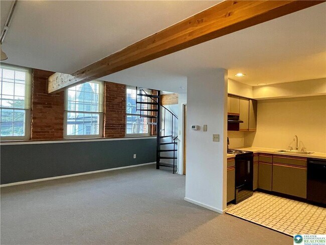 Building Photo - 103 Race St