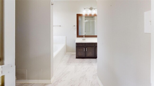 Building Photo - 2415 Montana Blue Dr