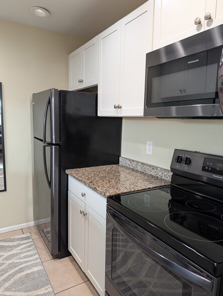 Kitchen - 3822 59th Ave W