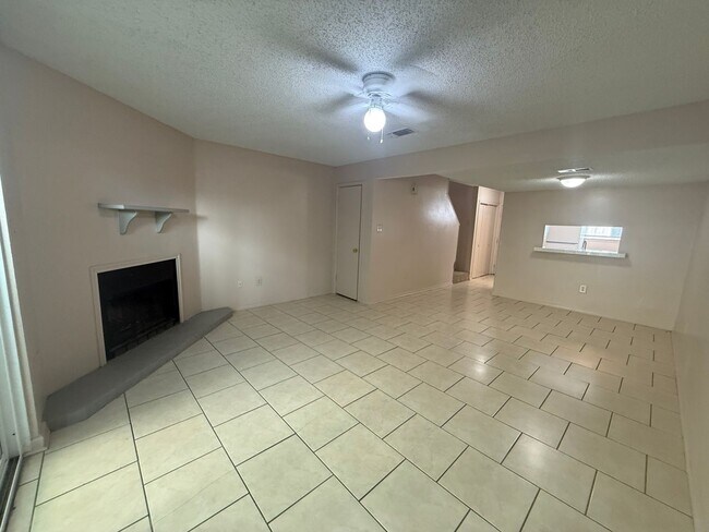 Building Photo - 8911-8781  GSRI Ave