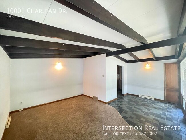Building Photo - 10001 Charjean Dr