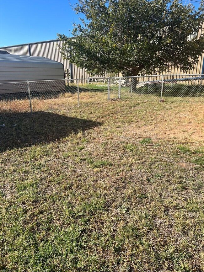 Building Photo - 6819 Ector Ave