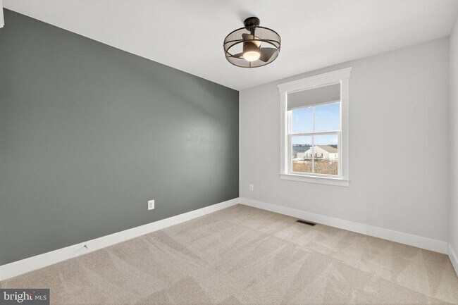 Building Photo - 513 Parkland Dr