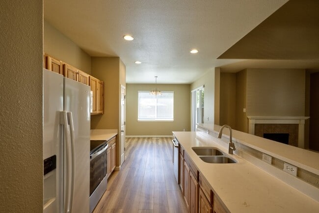 Building Photo - ARTS & CRAFTS GORGEOUS 2 STORY 3 BEDROOM + OFFICE 2.5 BATH. POOL, CLUBHOUSE, TENNIS INCLUDED!