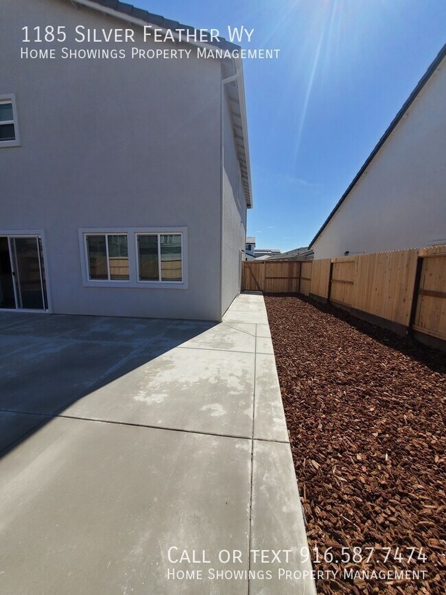 Building Photo - 1185 Silver Feather Wy