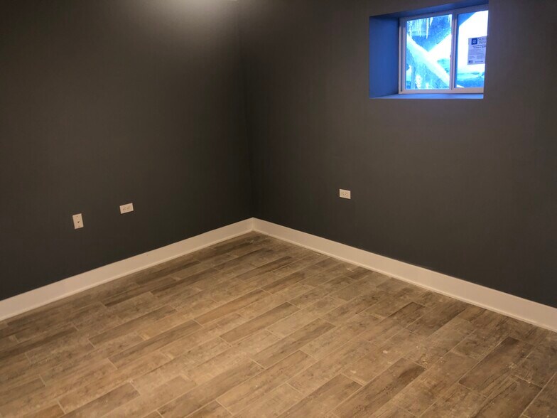 MASTER BEDROOM VIEW 2 UNFURNISHED - 4836 S Michigan Ave