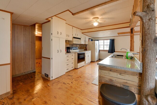 Building Photo - 141 Sunflower Ct