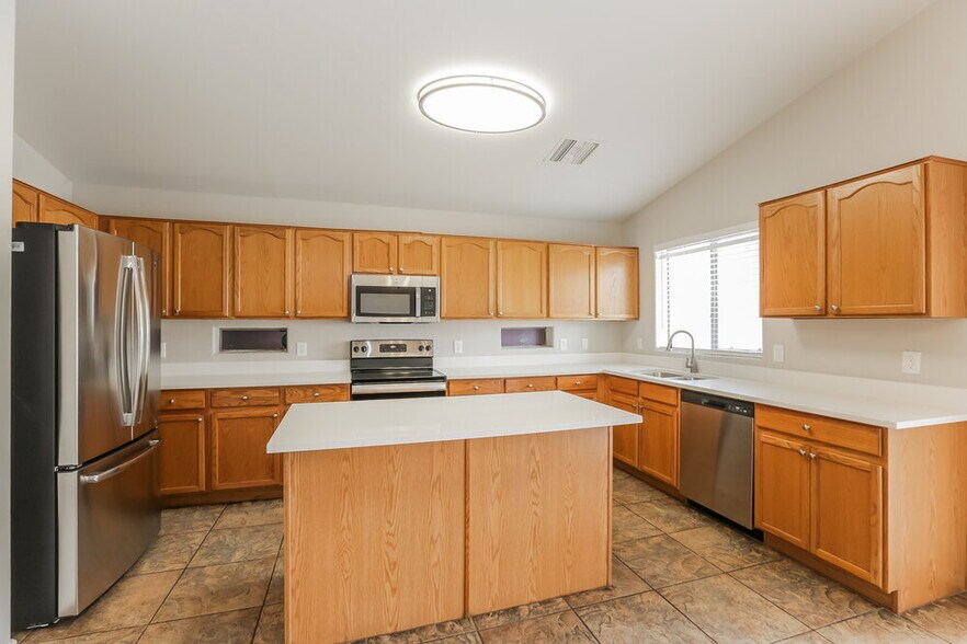 Building Photo - 1114 E Fraktur Rd