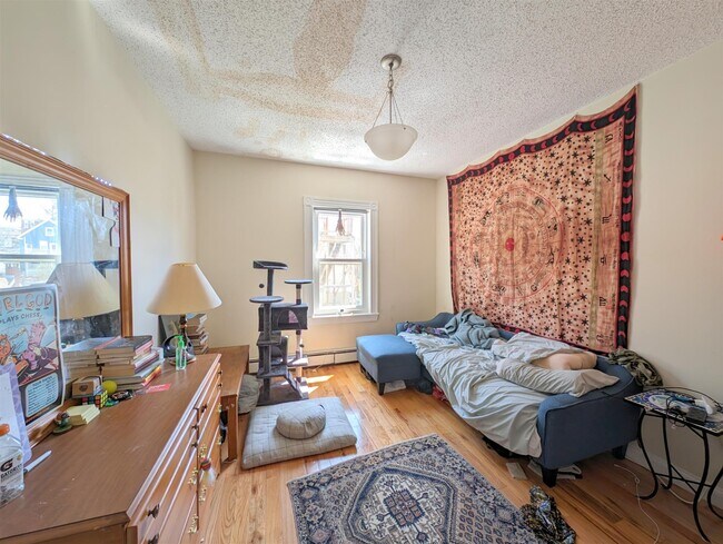 Building Photo - 489 Main St