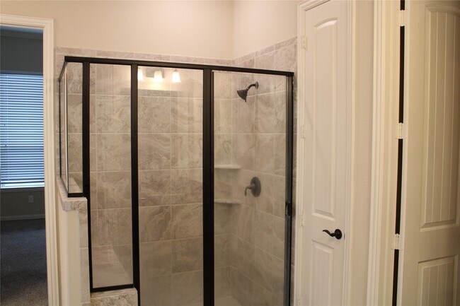 Building Photo - 21911 Avalon Queen Dr