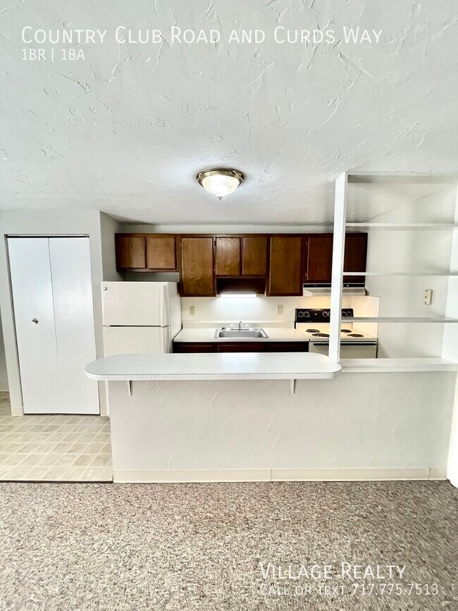 Building Photo - 613 Country Club Rd