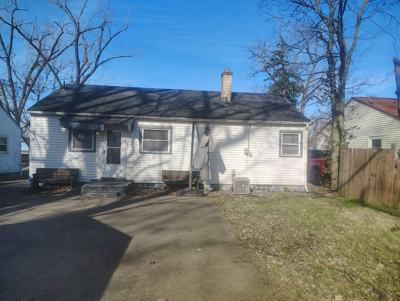 Building Photo - 1936 Shaftesbury Rd