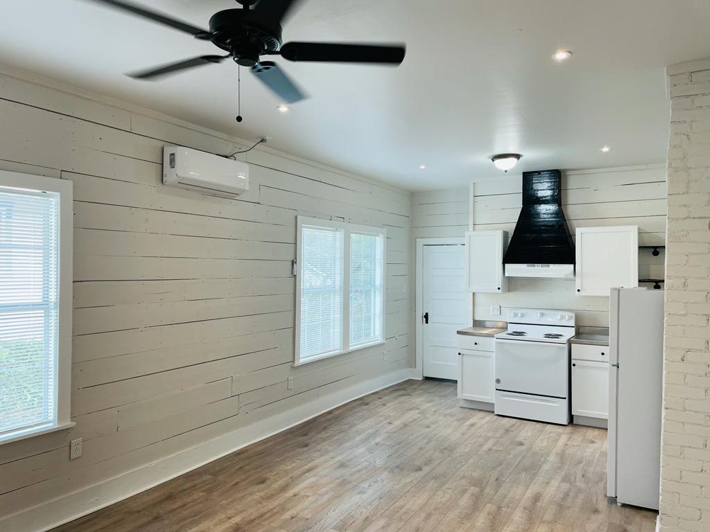 Reclaimed Wood Vent Hood - 810 Aganier Ave